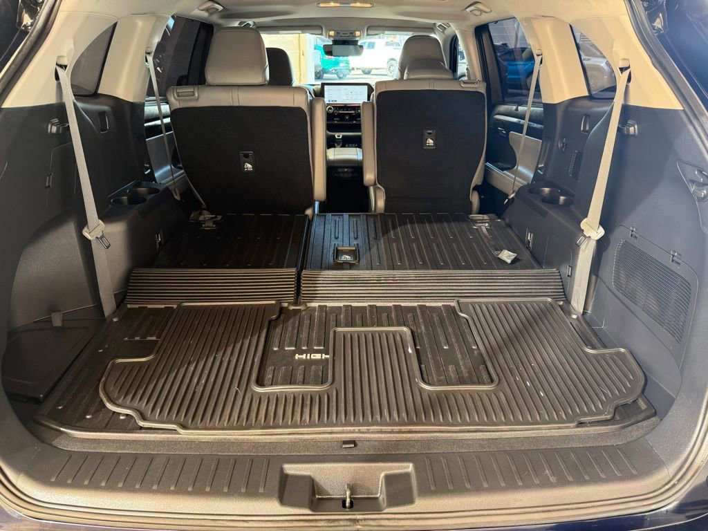 Used 2025 Toyota Highlander XLE image 25