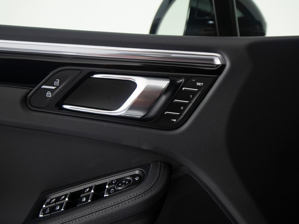 Certified 2026 Porsche Macan AWD/4WD image 20