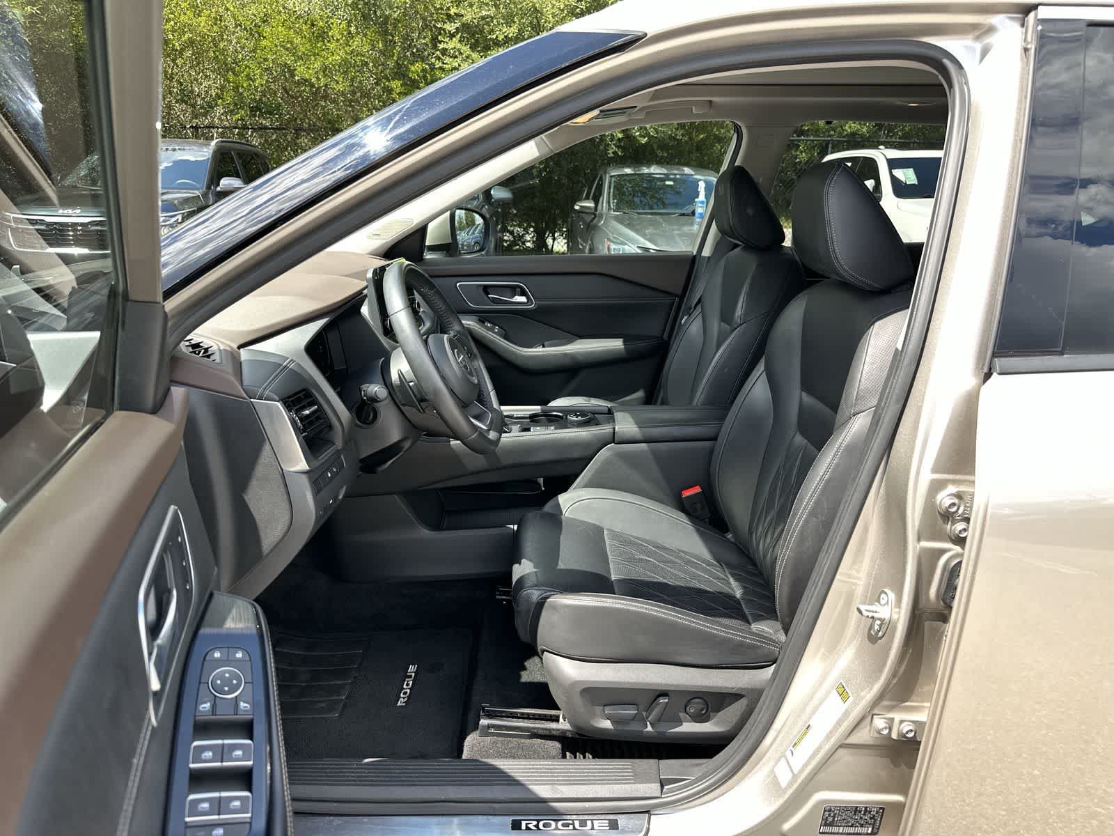 Used 2021 Nissan Rogue Platinum AWD/4WD image 2