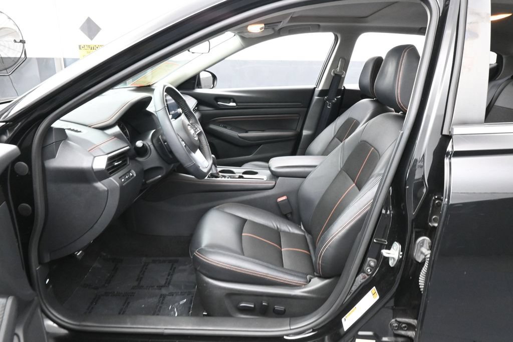 Used 2022 Nissan Altima 2.5 SR w/ Midnight Edition Package FWD image 11