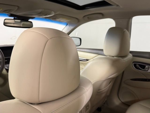 Used 2012 INFINITI M37 w/ Premium Pkg image 23