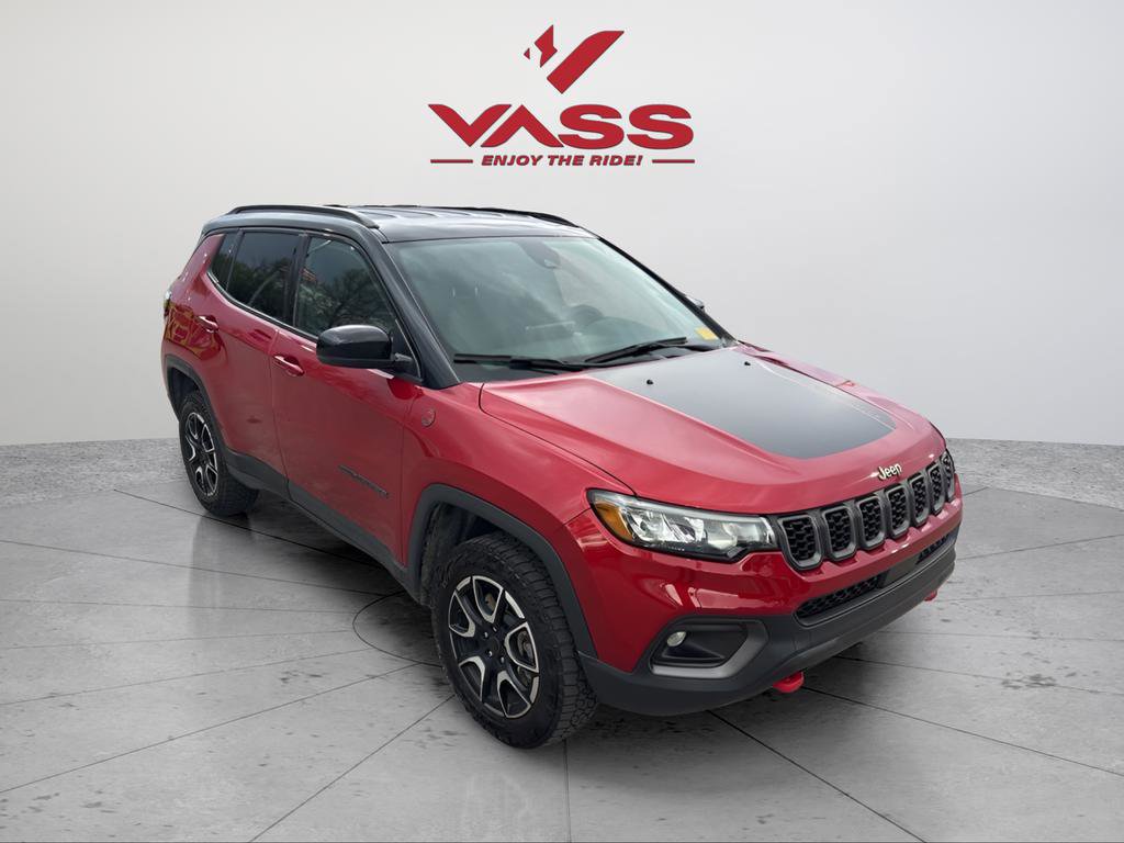 Used 2025 Jeep Compass Trailhawk AWD/4WD image 7