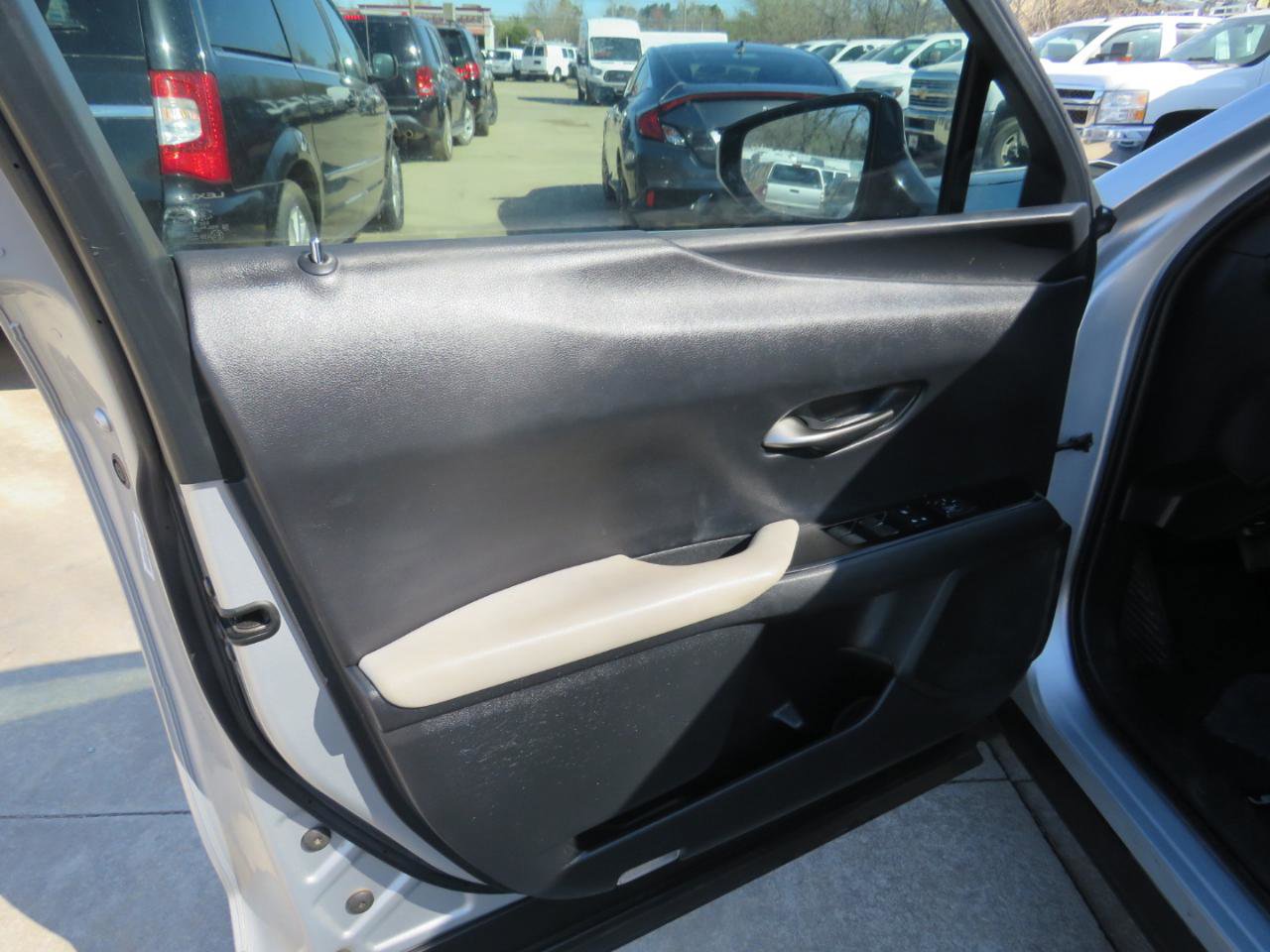 Used 2019 Lexus UX 200 Base image 21