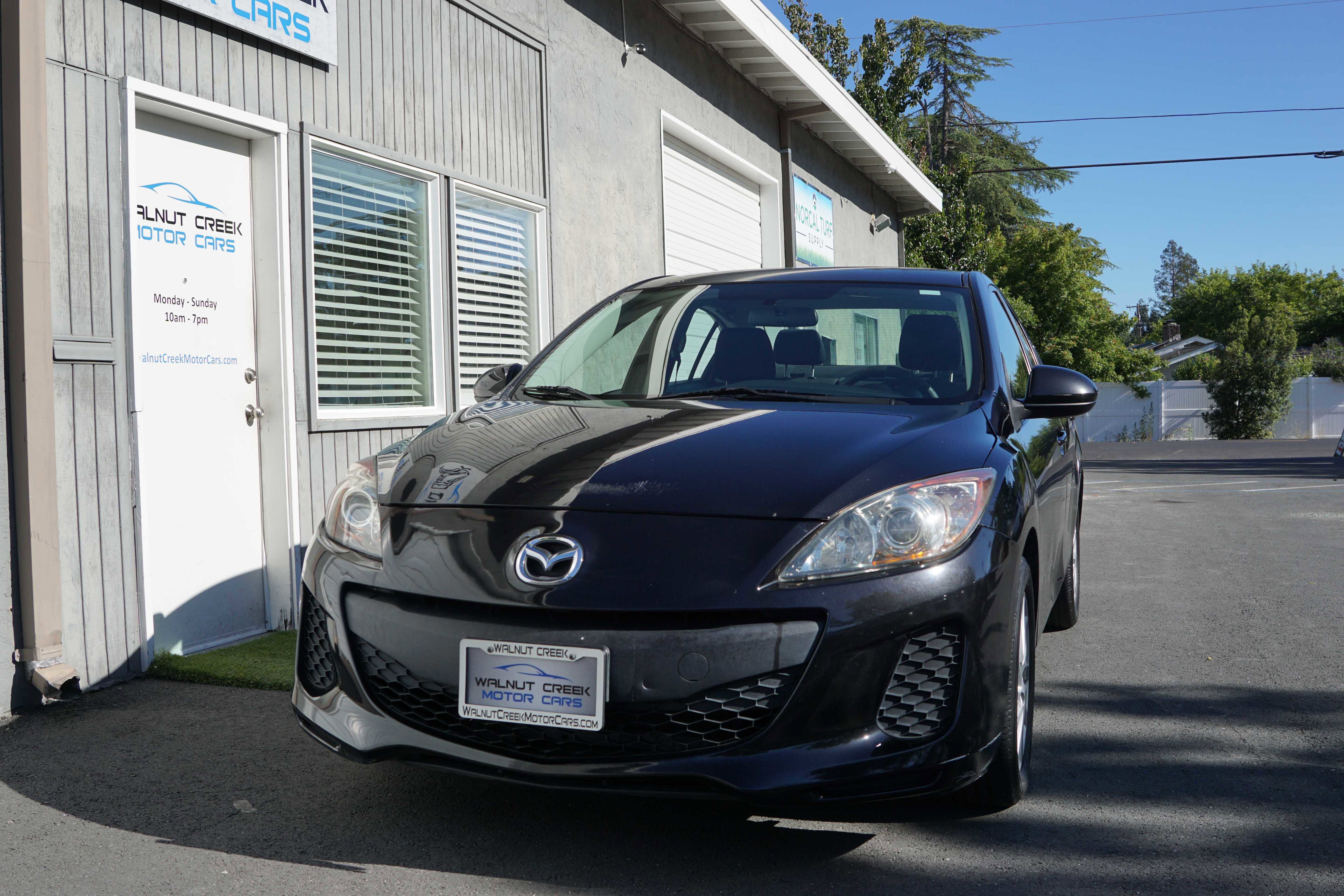 Used 2012 MAZDA MAZDA3 i Touring FWD image 2