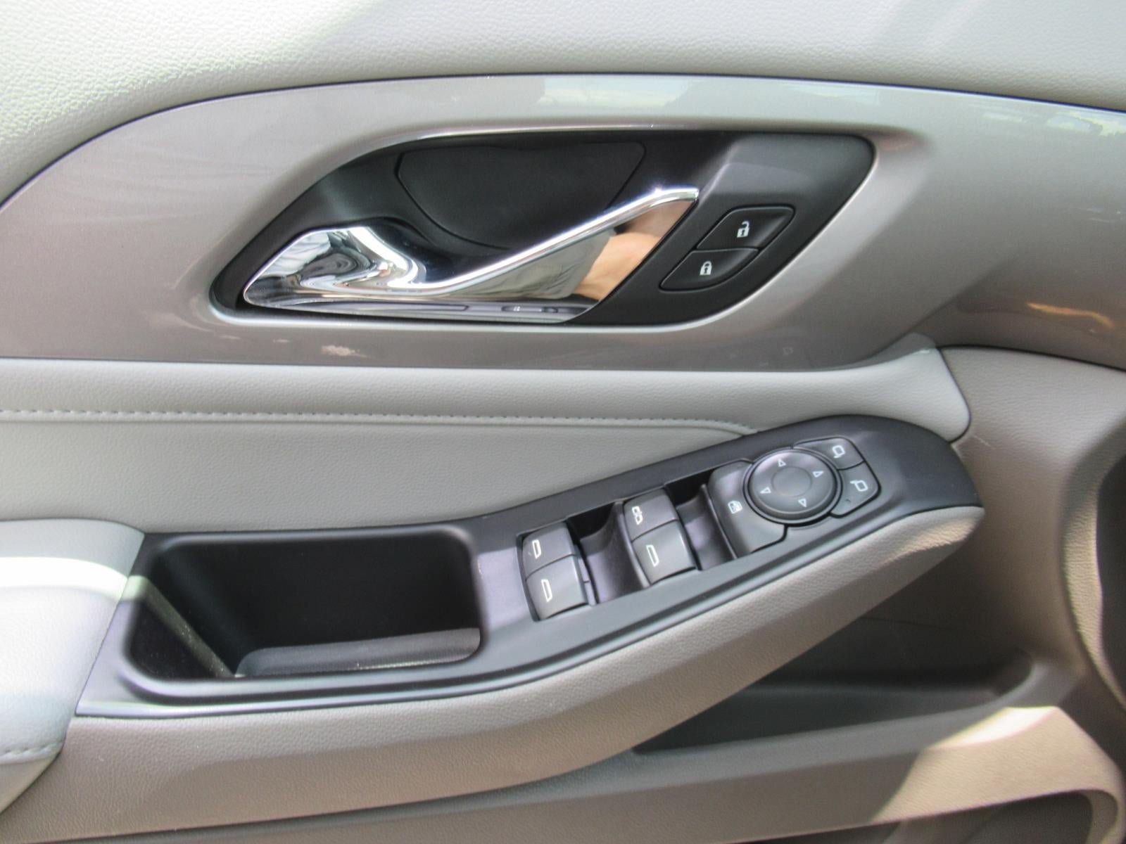 Used 2018 Chevrolet Traverse LT FWD image 20