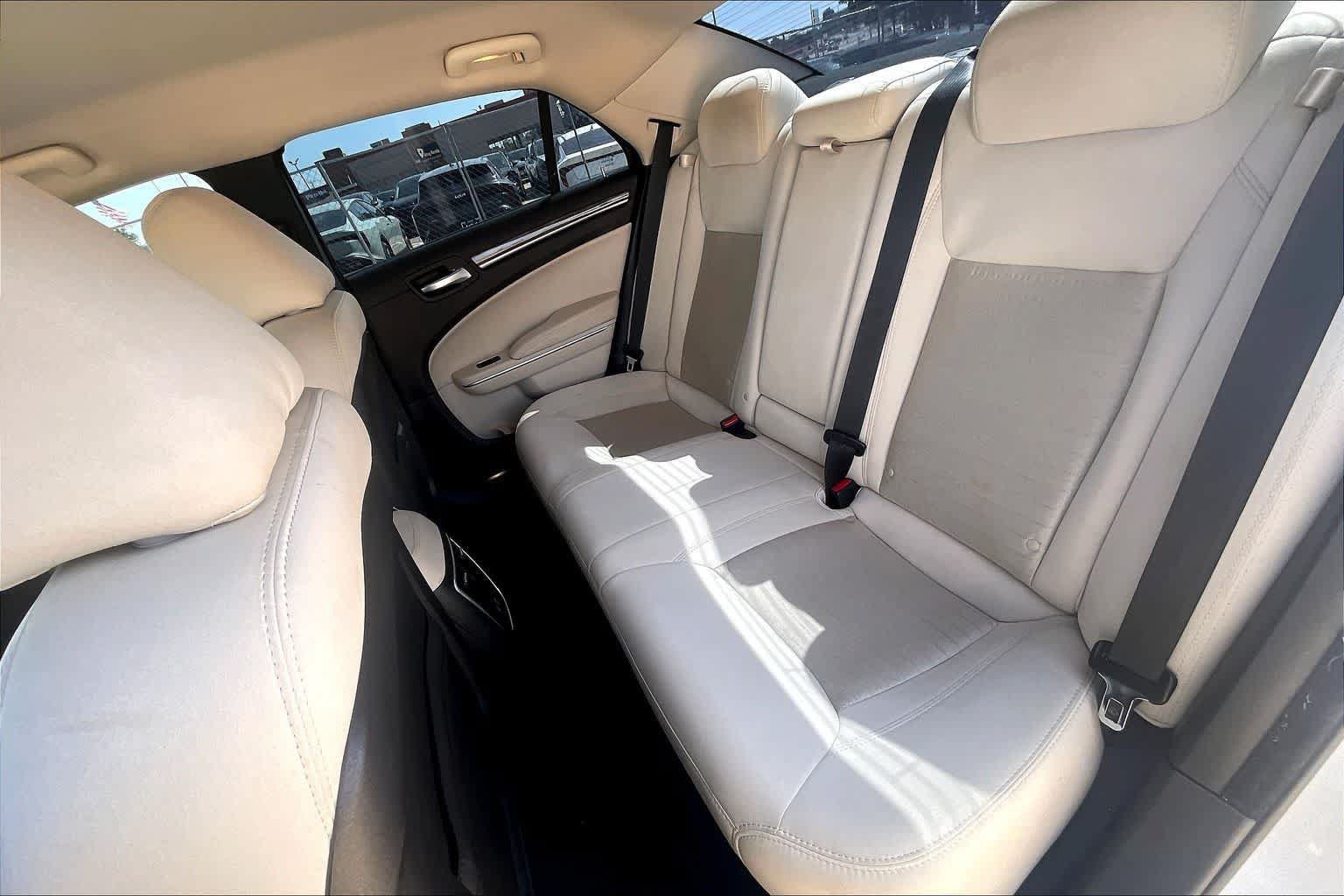 Used 2018 Chrysler 300 Touring w/ Chrome Appearance Package RWD image 27