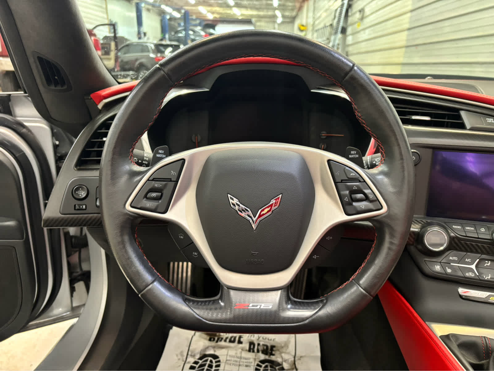 Used 2015 Chevrolet Corvette Z06 w/ 3LZ Preferred Equipment Group image 16