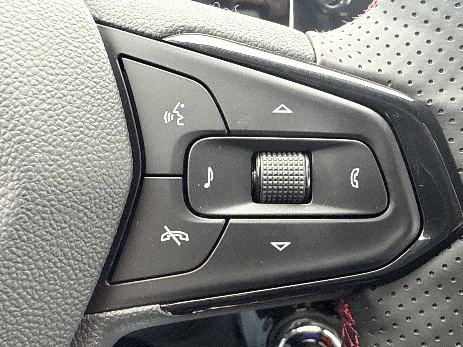 New 2026 Chevrolet Trax RS w/ Sunroof Package image 20