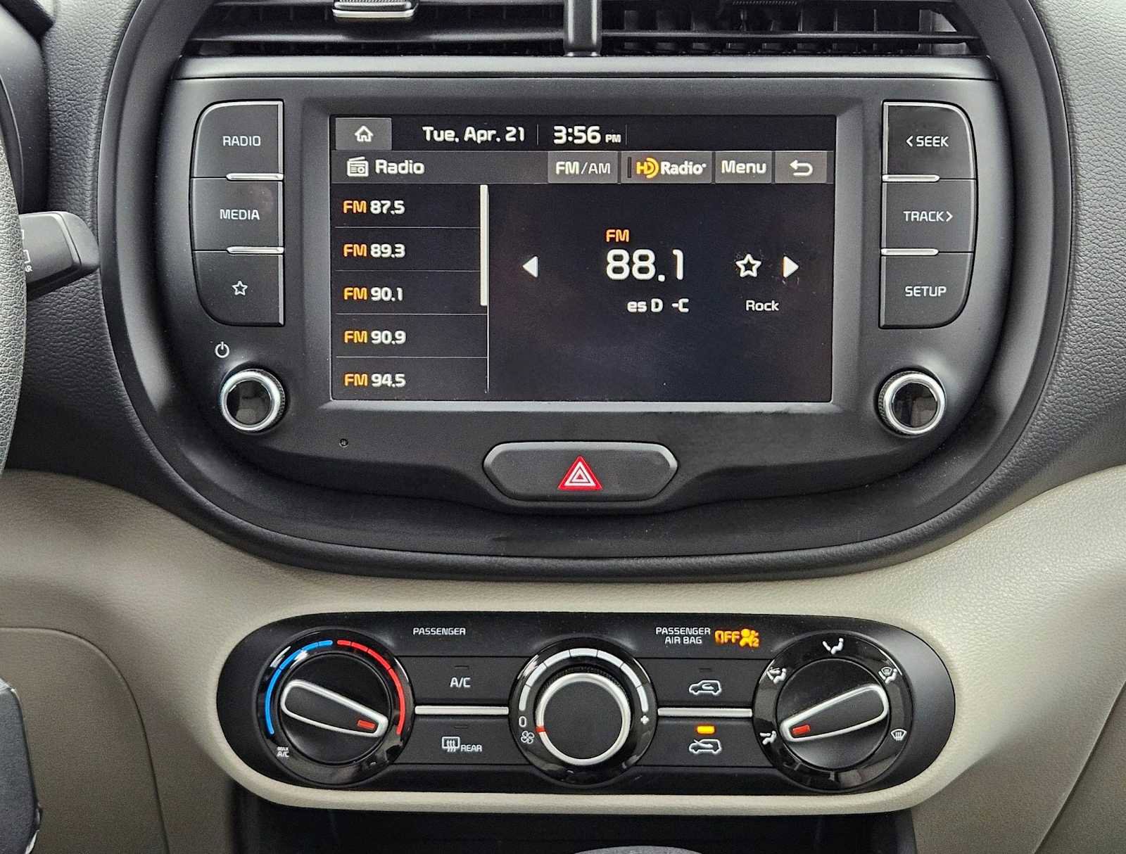 Certified 2025 Kia Soul LX w/ LX Technology Package FWD image 17