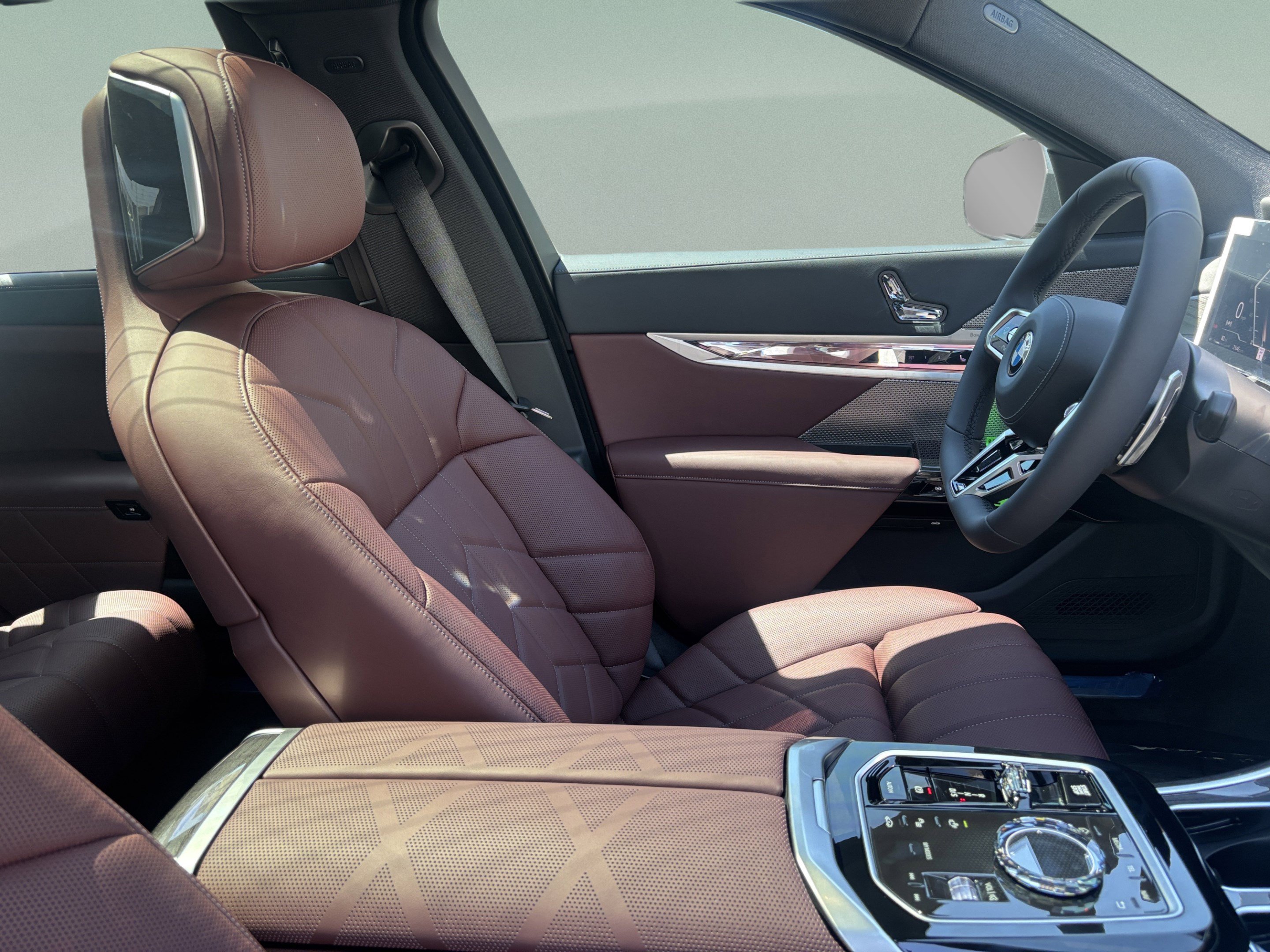 Used 2026 BMW 760i xDrive w/ Executive Package AWD/4WD image 21