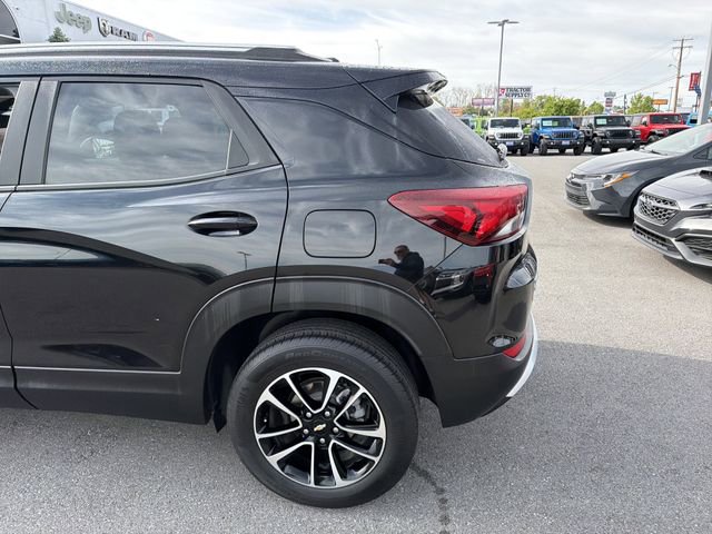 Used 2025 Chevrolet TrailBlazer LT AWD/4WD image 9