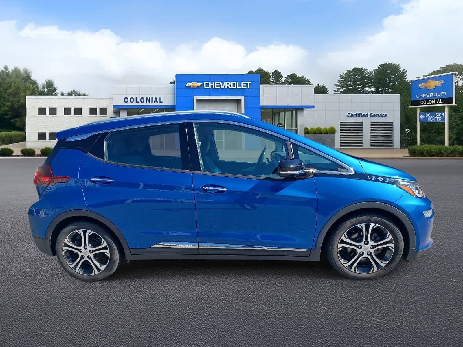 Used 2017 Chevrolet Bolt Premier w/ Driver Confidence II Package FWD image 3