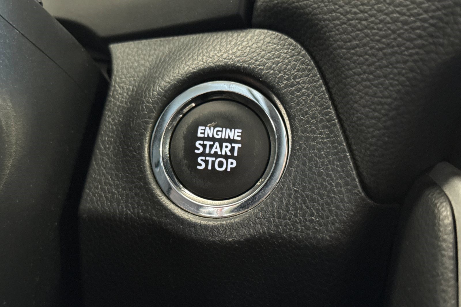 Used 2023 Toyota RAV4 Limited AWD/4WD image 29