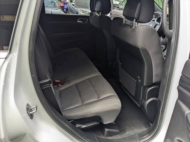 Used 2019 Jeep Grand Cherokee Laredo w/ Security & Convenience Group AWD/4WD image 16