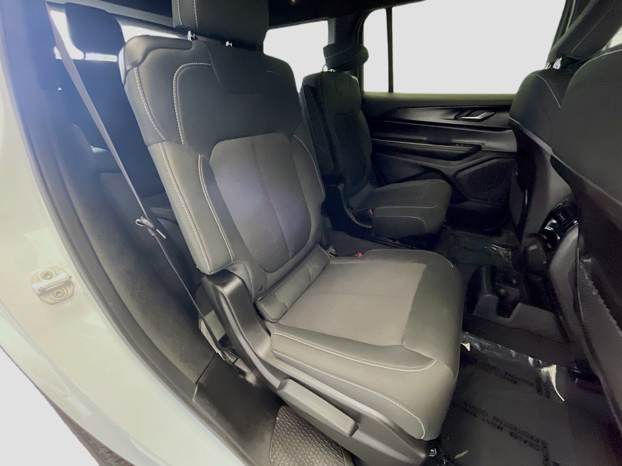 Used 2025 Jeep Grand Cherokee L Laredo RWD image 18