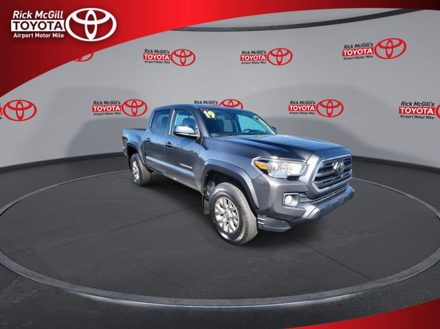 Used 2019 Toyota Tacoma SR5 RWD image 2