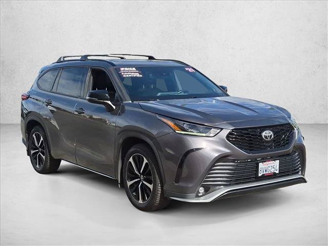 Used 2021 Toyota Highlander XSE AWD/4WD image 3