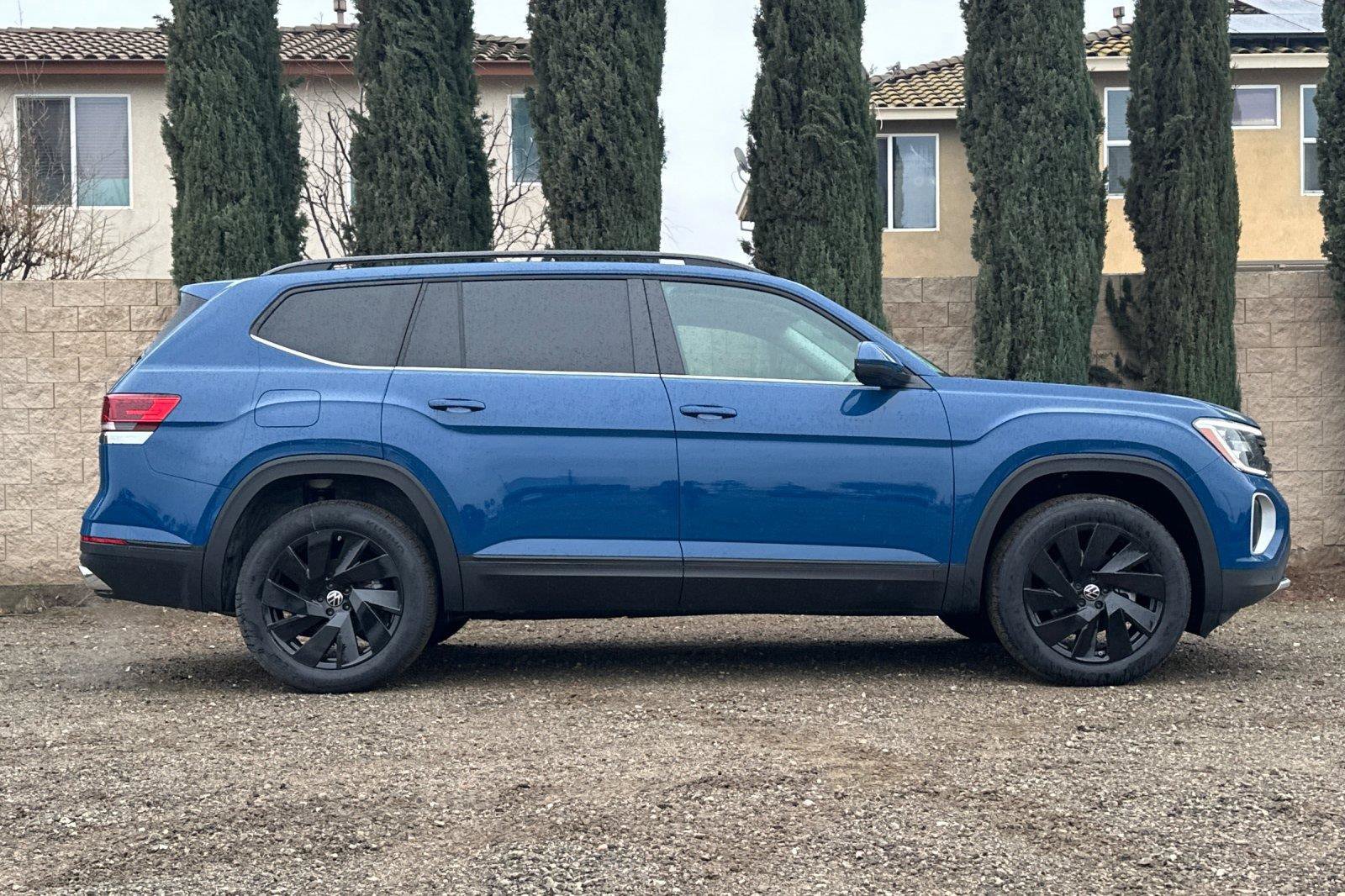 New 2026 Volkswagen Atlas SE FWD image 2