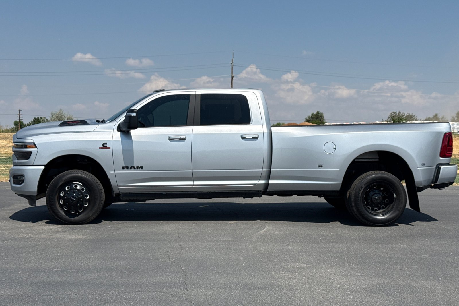 New 2026 RAM 3500 Laramie AWD/4WD image 9