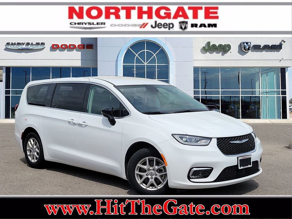 Used 2024 Chrysler Pacifica Touring-L FWD image 1