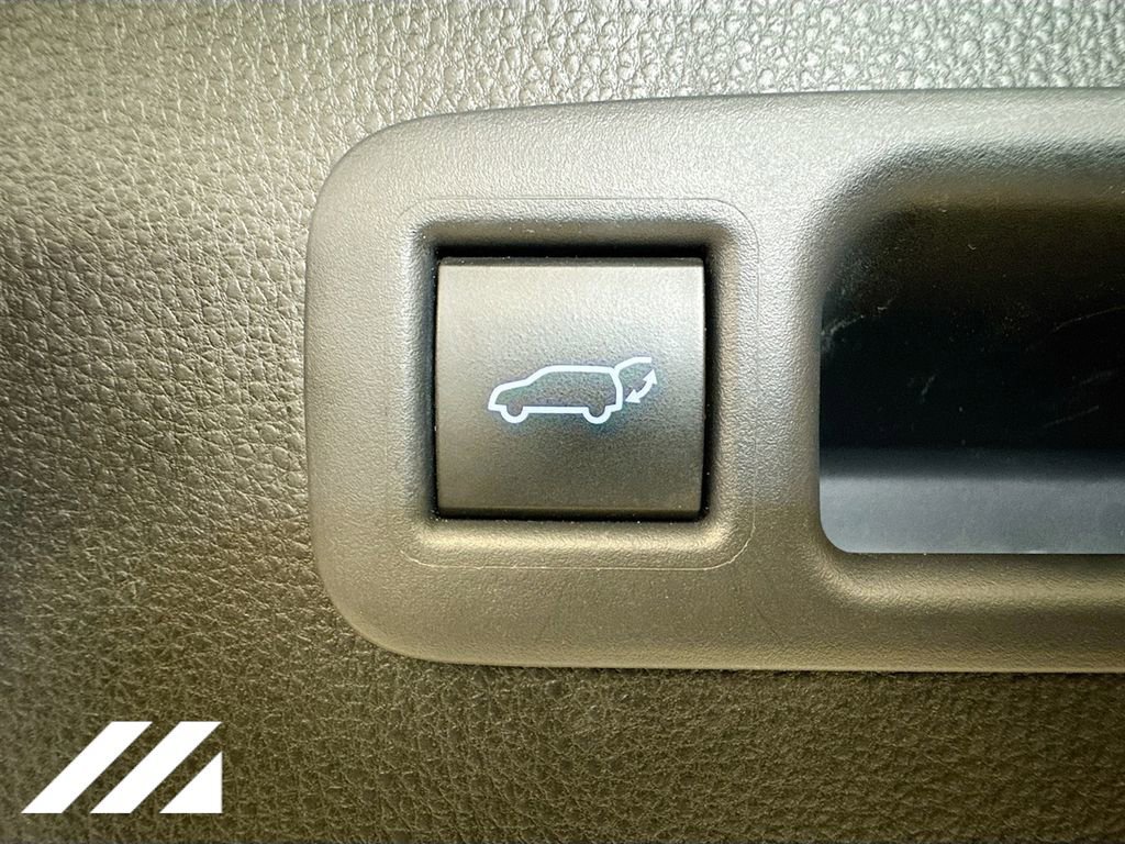 Used 2020 Toyota Highlander XLE image 30