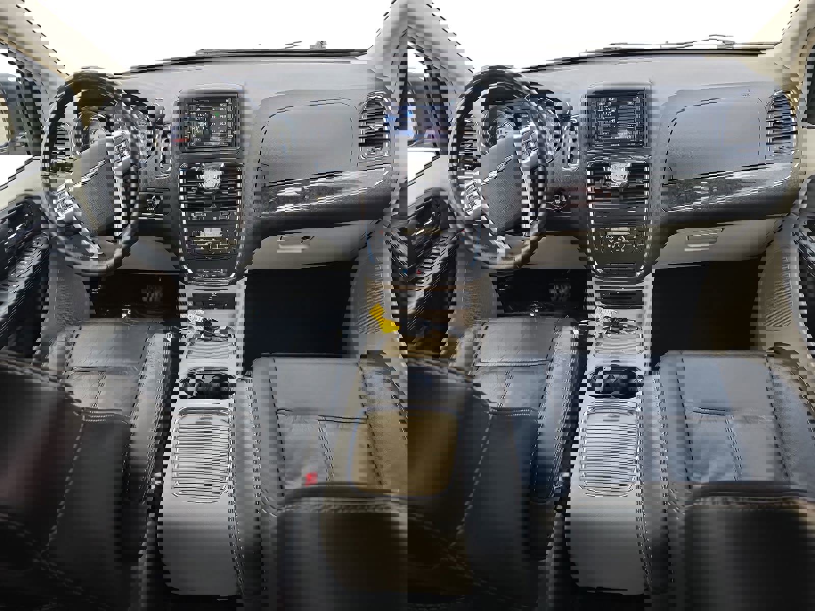 Used 2016 Chrysler Town & Country Limited Platinum image 9