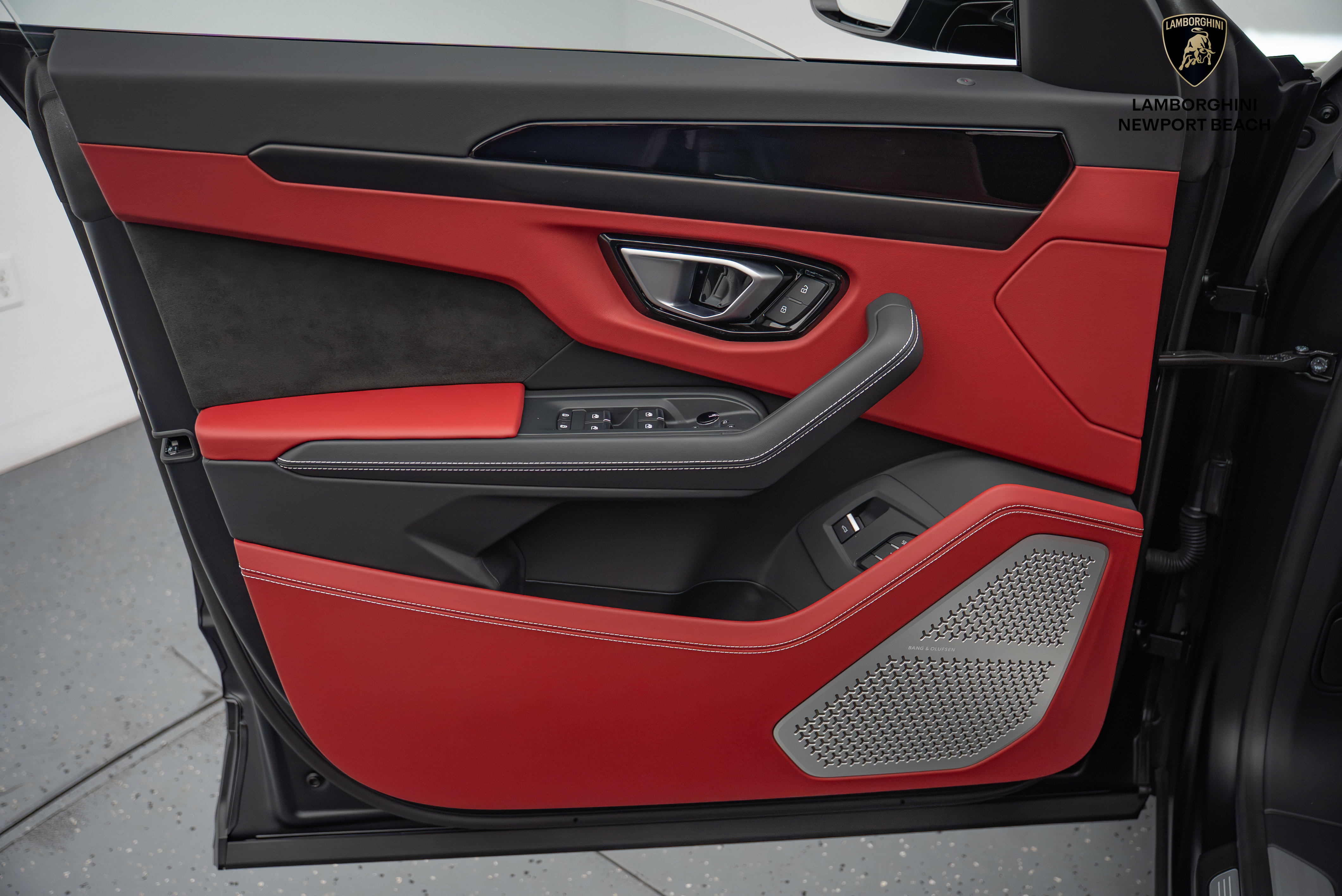 Used 2024 Lamborghini Urus S image 39