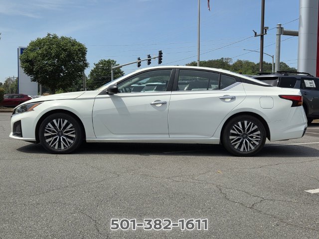 Used 2025 Nissan Altima 2.5 SV FWD image 2