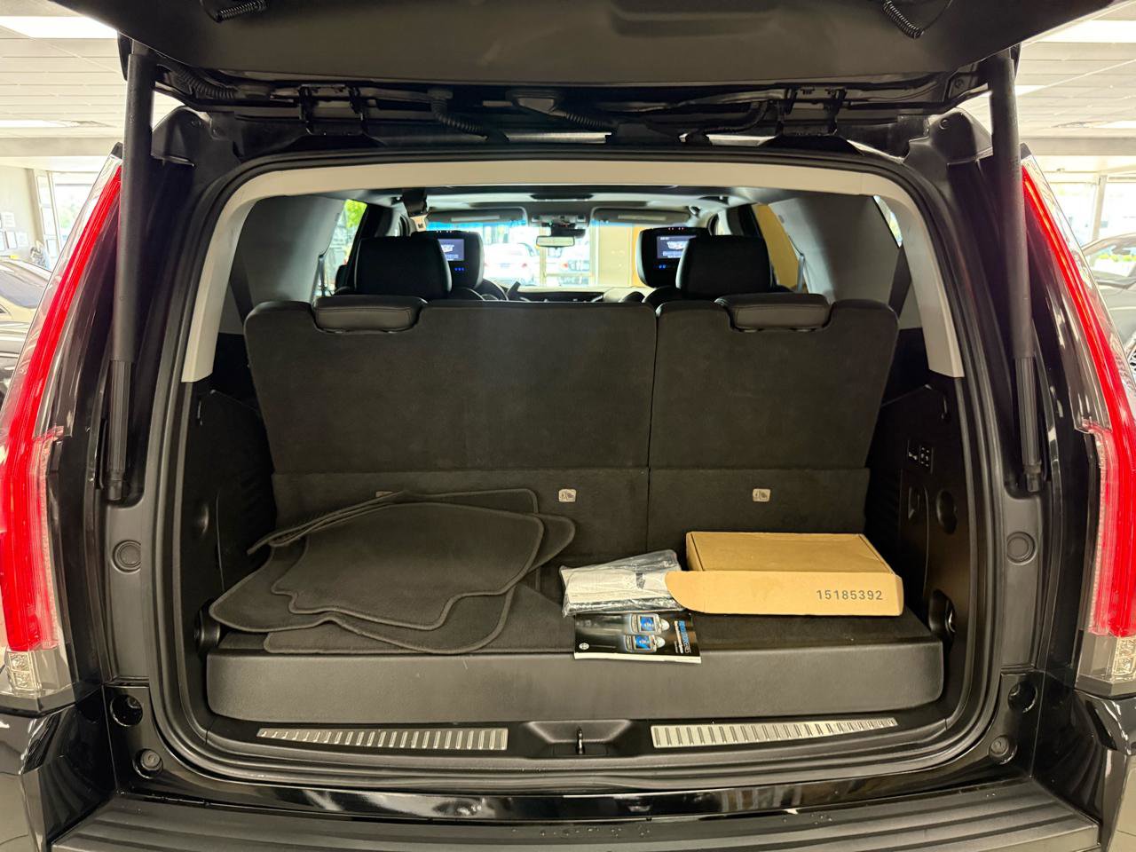 Used 2018 Cadillac Escalade Luxury AWD/4WD image 34