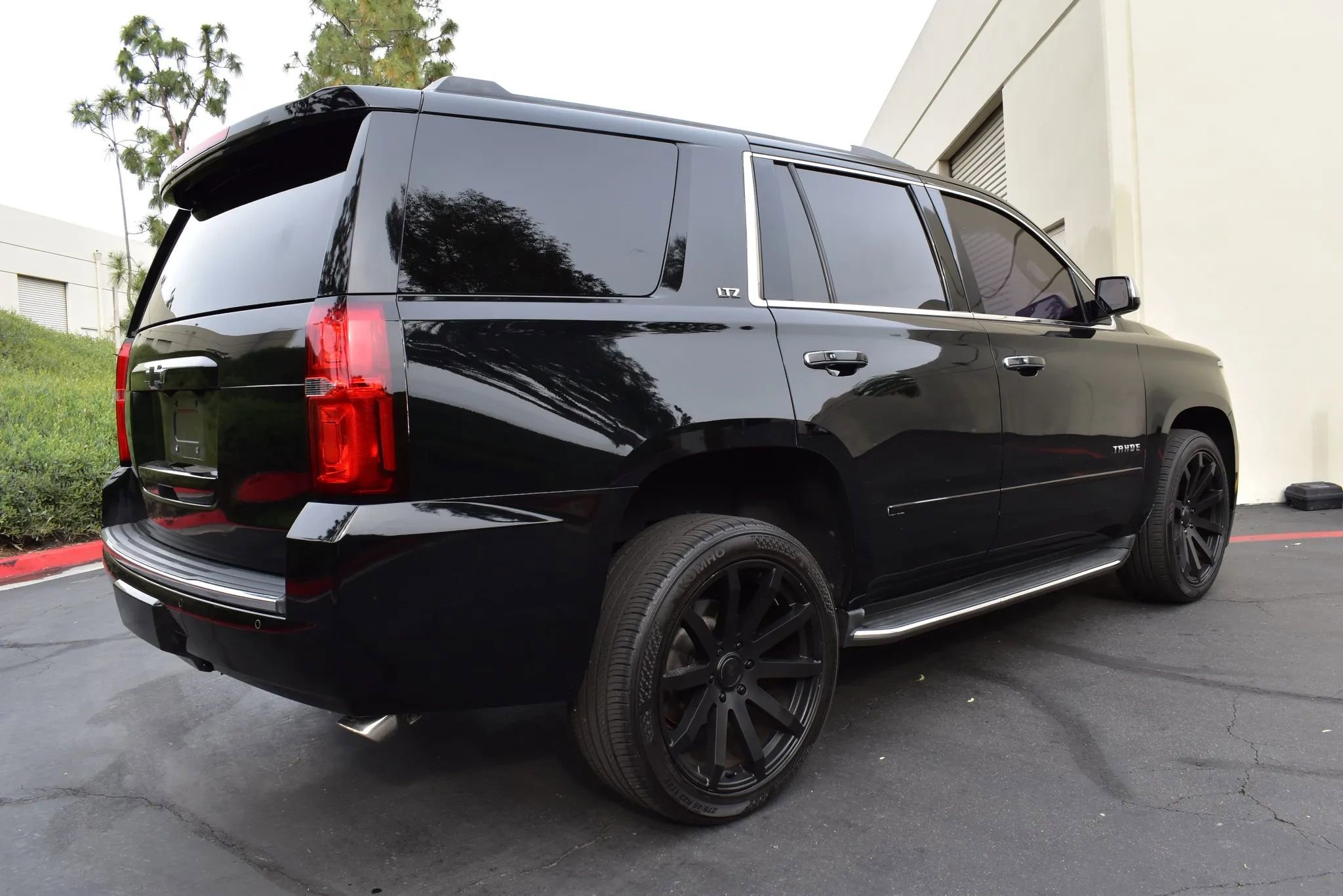 Used 2015 Chevrolet Tahoe LTZ RWD image 5