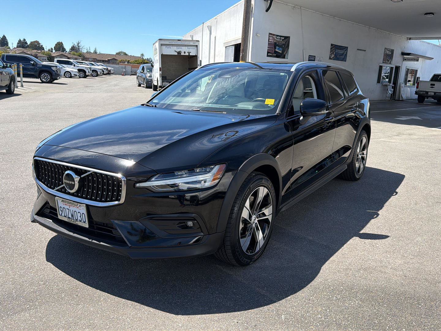 Used 2023 Volvo V60 B5 Cross Country Plus AWD/4WD image 1
