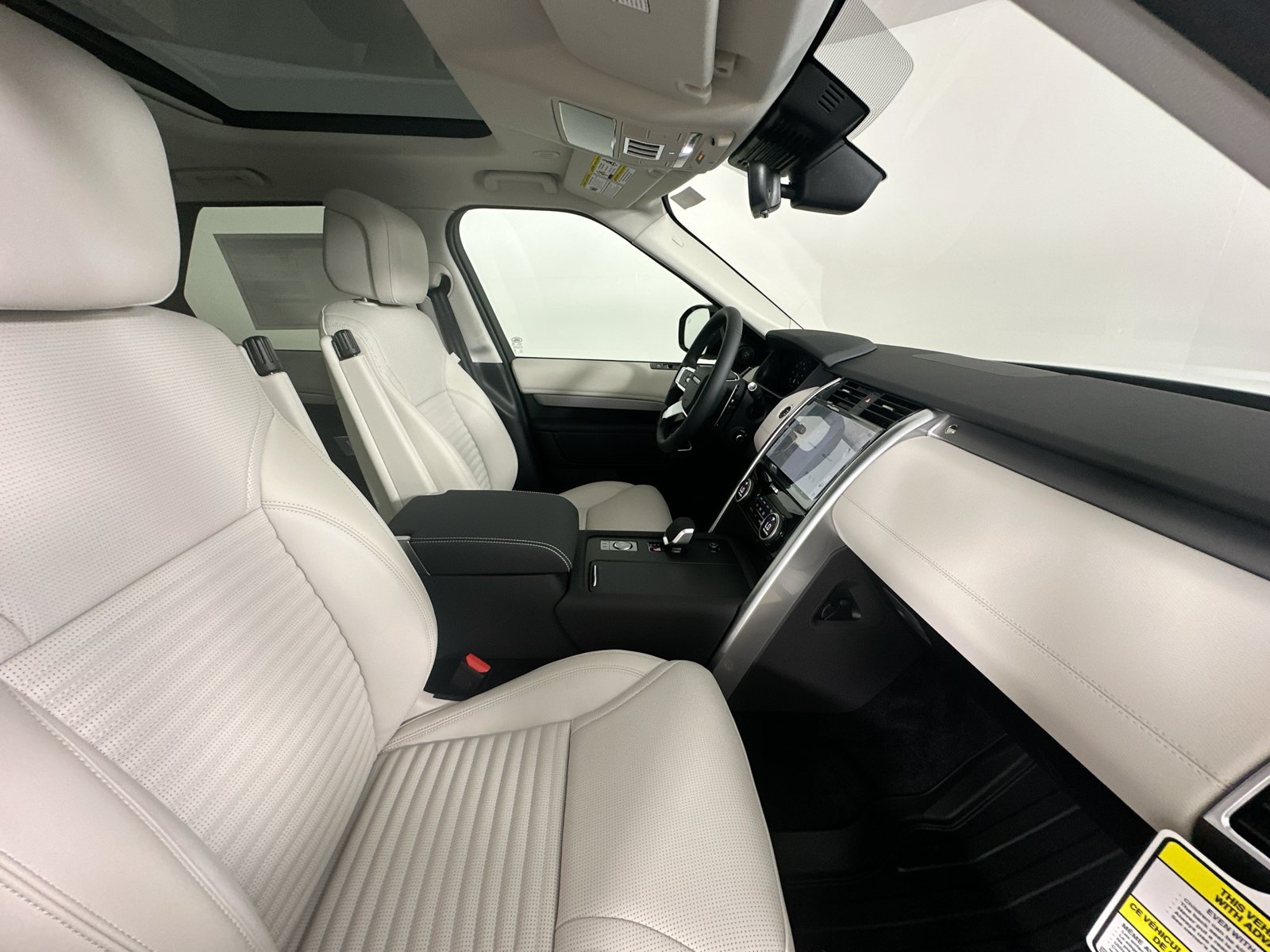 New 2026 Land Rover Discovery Limited Edition AWD/4WD image 46