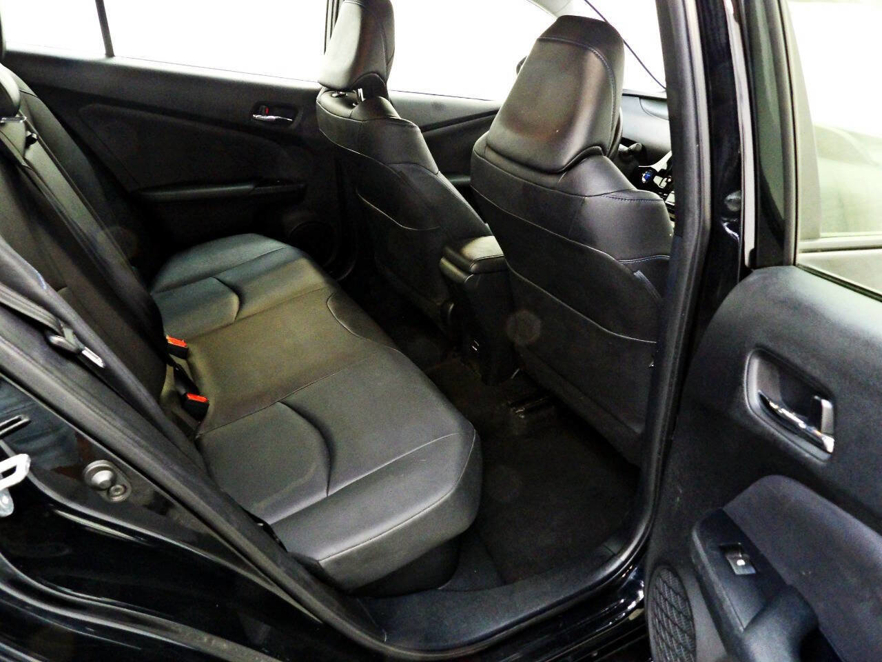 Used 2016 Toyota Prius Three Touring image 10
