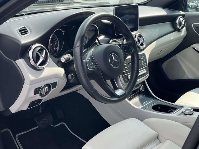 Used 2020 Mercedes-Benz GLA 250 w/ Premium Package image 12