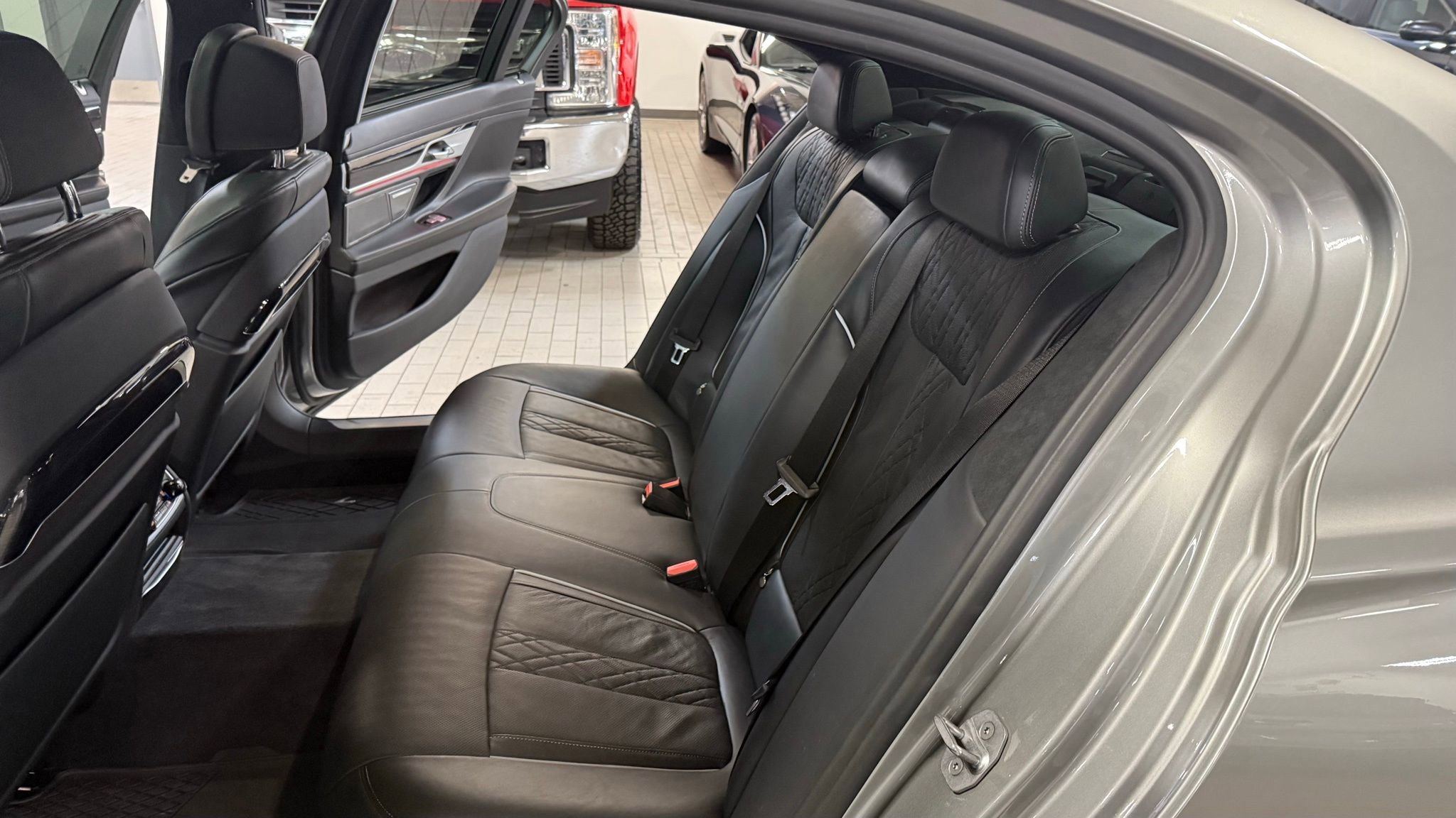 Used 2021 BMW 750i xDrive w/ Executive Package image 19