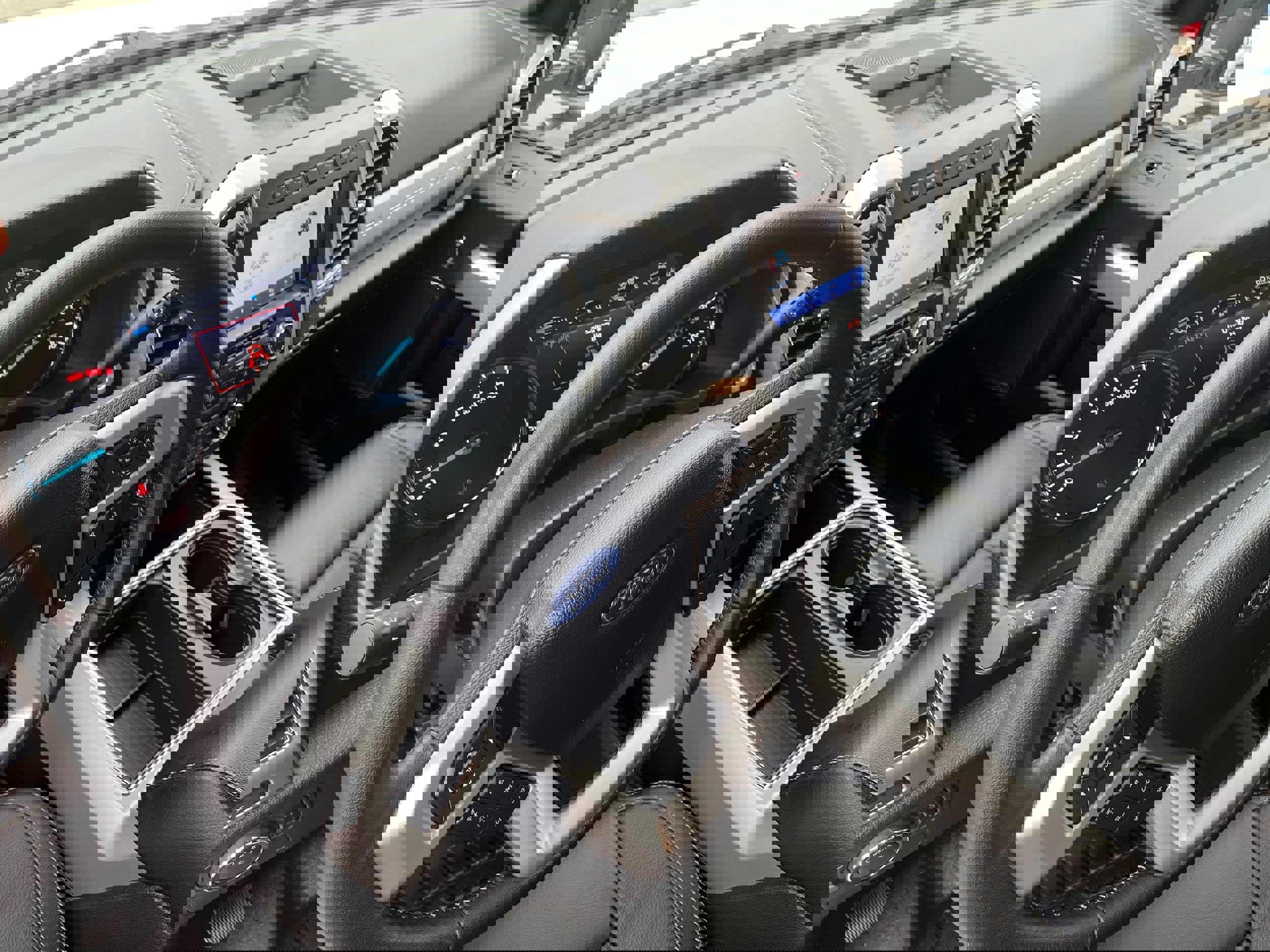 Certified 2020 Ford F350 Lariat w/ Chrome Package image 11