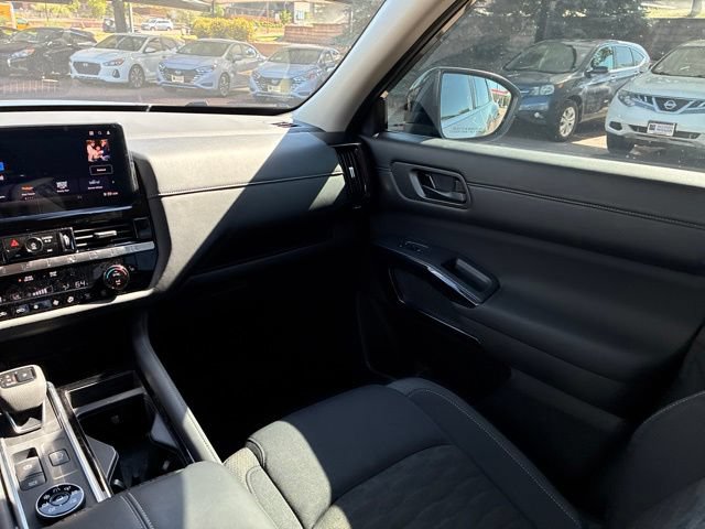 Certified 2026 Nissan Pathfinder SV AWD/4WD image 32