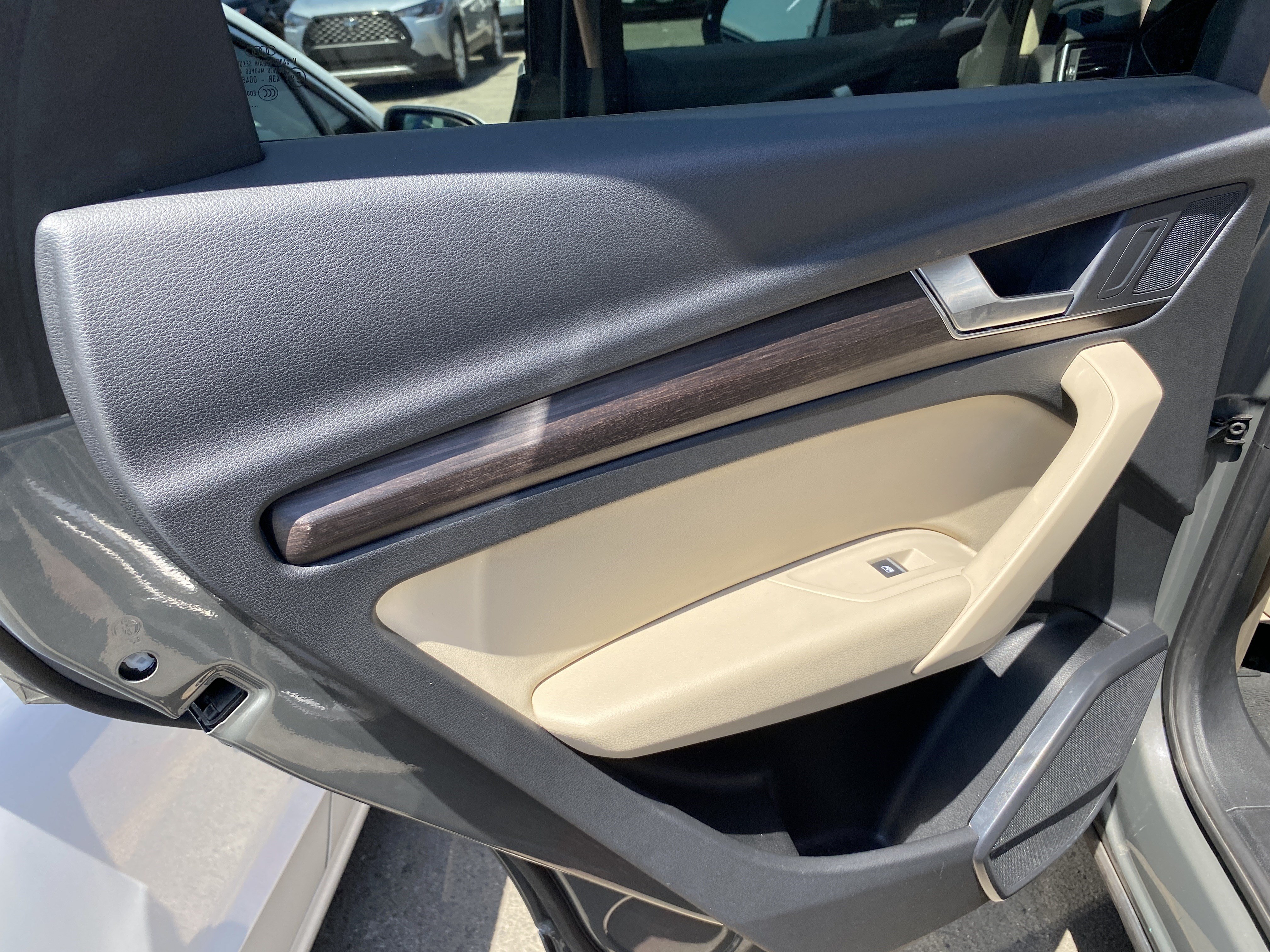 Used 2023 Audi Q5 e Premium w/ Convenience Package AWD/4WD image 16