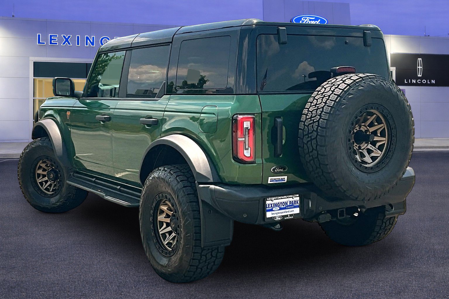 Used 2025 Ford Bronco Badlands AWD/4WD image 4