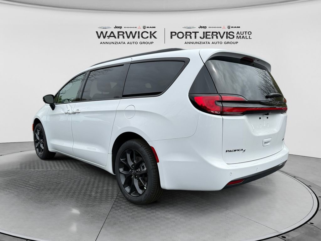 New 2026 Chrysler Pacifica Select AWD/4WD image 3