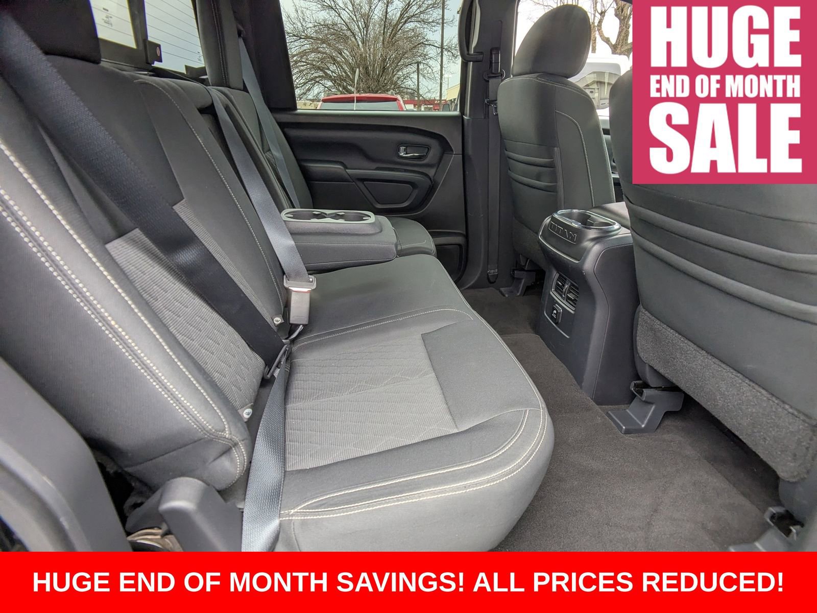 Used 2018 Nissan Titan SV w/ SV Convenience Package image 16