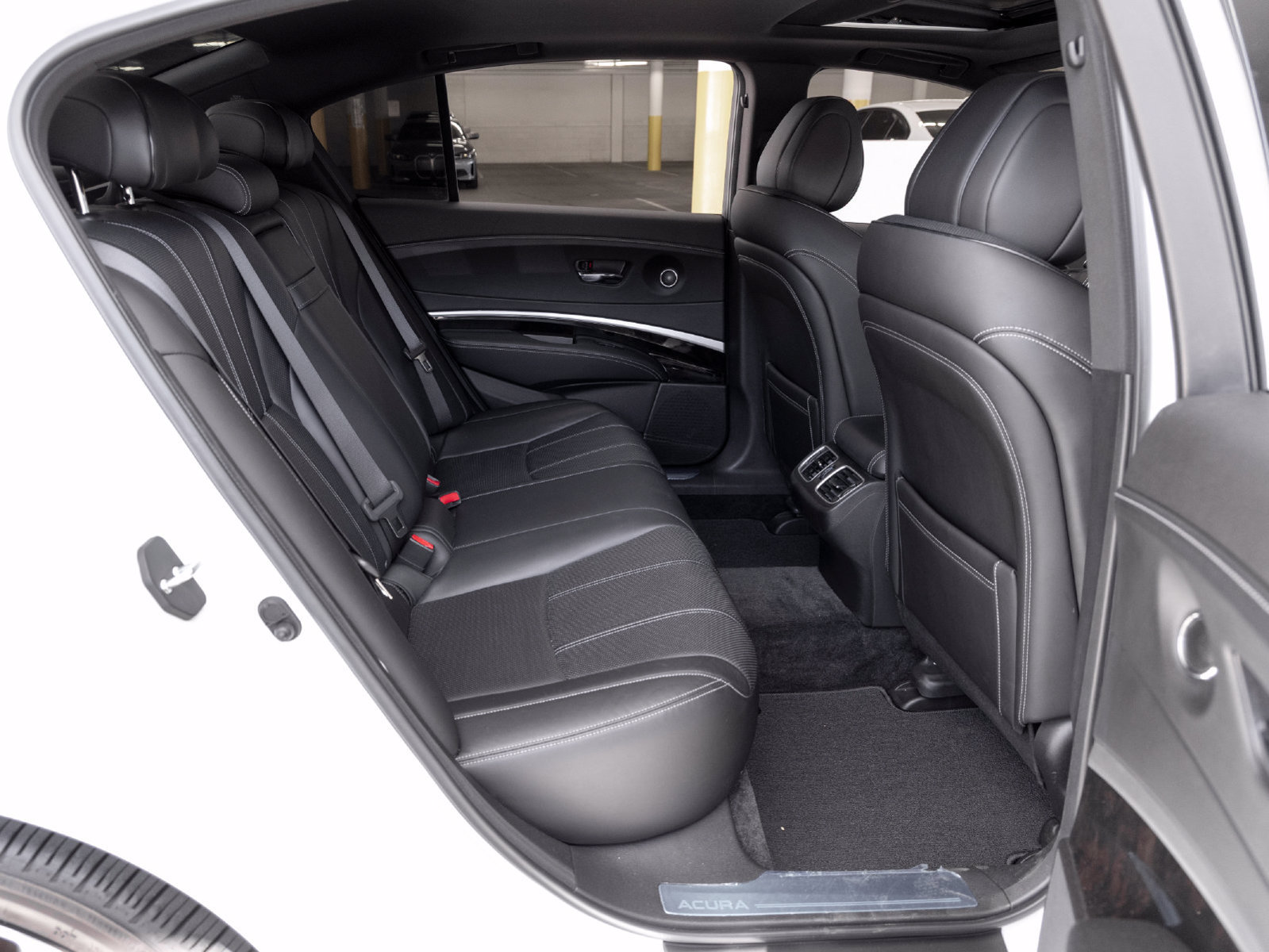 Used 2018 Acura RLX w/ Technology Package FWD image 23