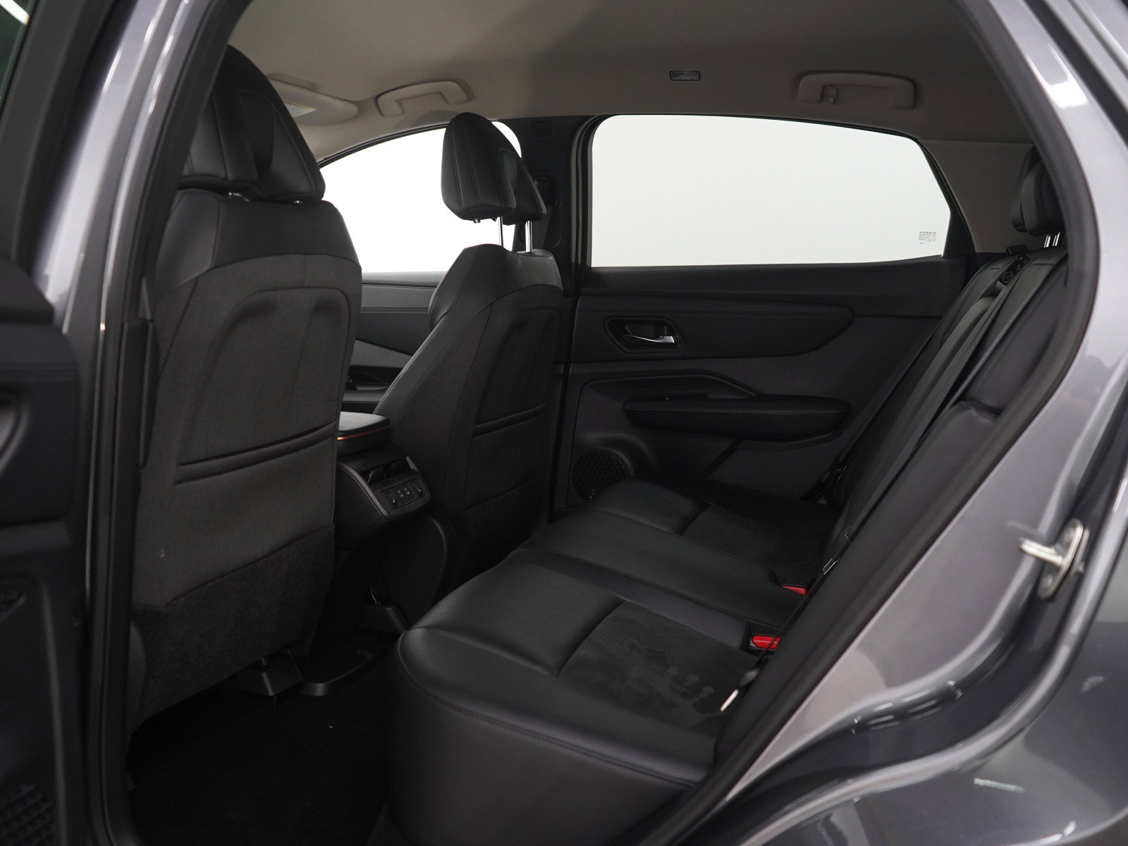 Used 2025 Nissan Ariya FWD image 17