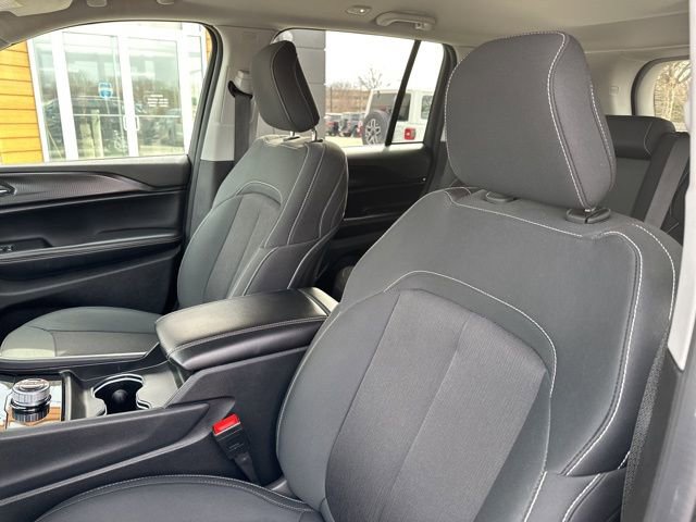 Used 2023 Jeep Grand Cherokee Laredo image 55