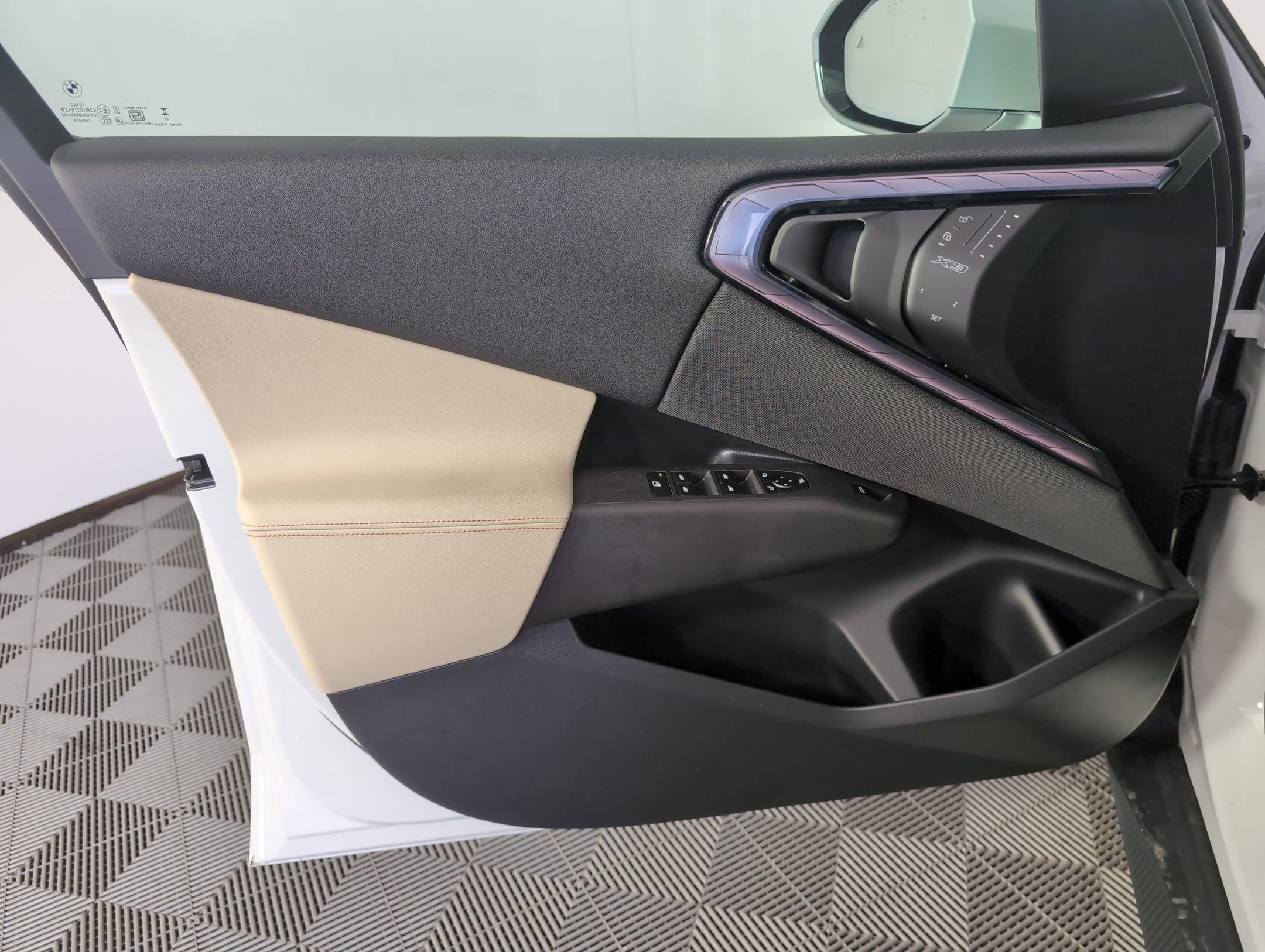 Used 2025 BMW X3 xDrive30i w/ Convenience Package image 21