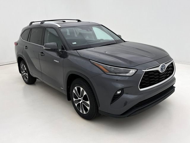 Used 2021 Toyota Highlander XLE image 2