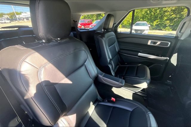 Used 2024 Ford Explorer XLT w/ Equipment Group 202A AWD/4WD image 25