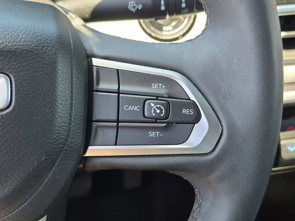 Used 2025 Jeep Compass Latitude w/ Sun & Sound Group AWD/4WD image 22