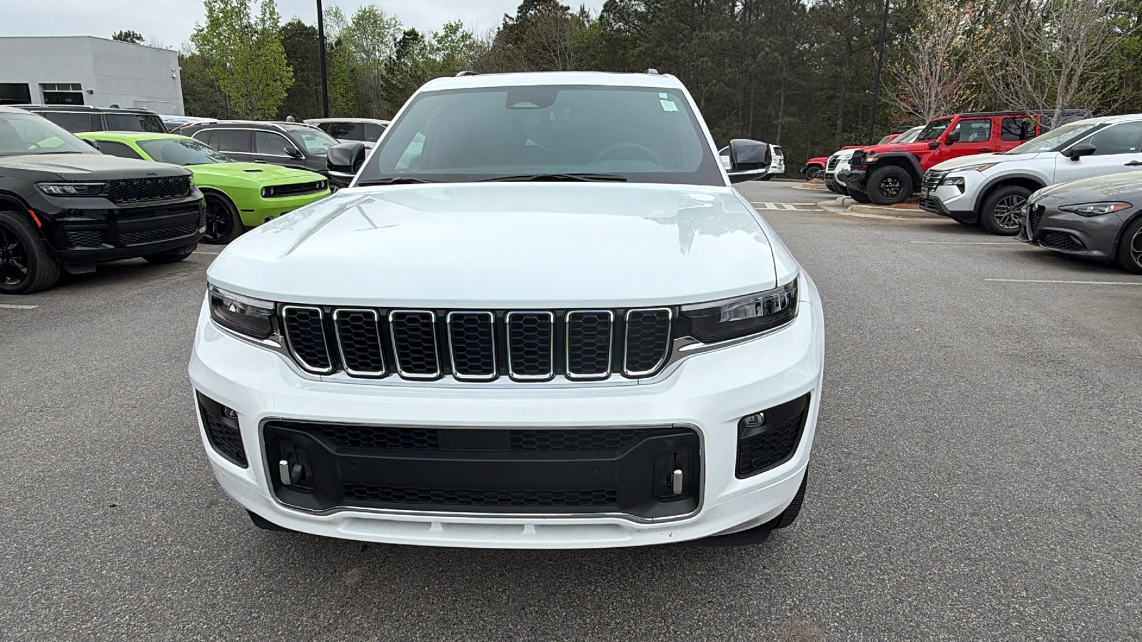 Certified 2025 Jeep Grand Cherokee L Overland w/ Luxury Tech Group IV image 3