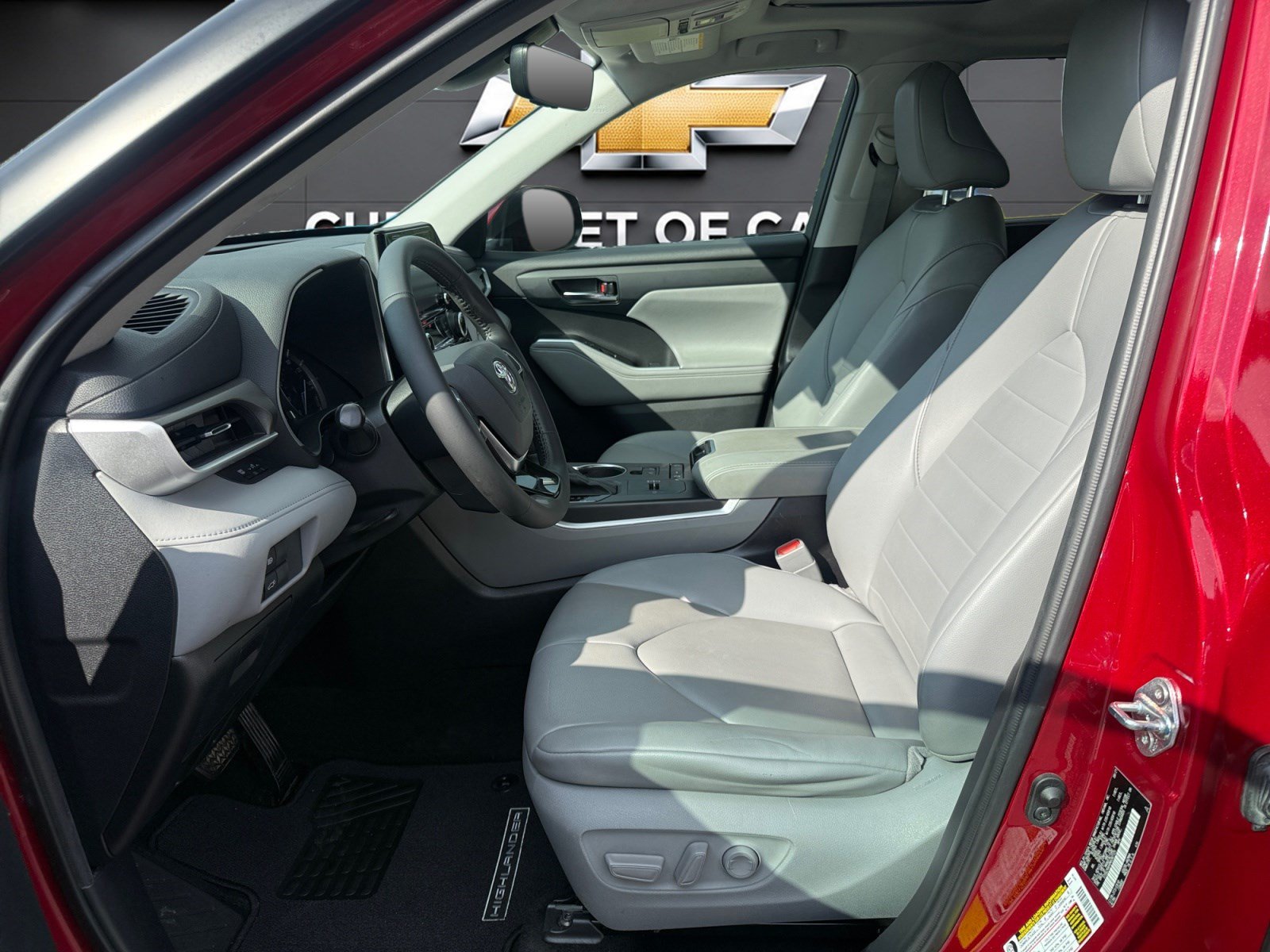 Used 2021 Toyota Highlander XLE FWD image 9